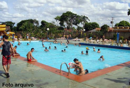 Clima seco é convite para o parque aquático do Clube dos Bancários -  Sindicato dos Bancários no Estado de Goiás