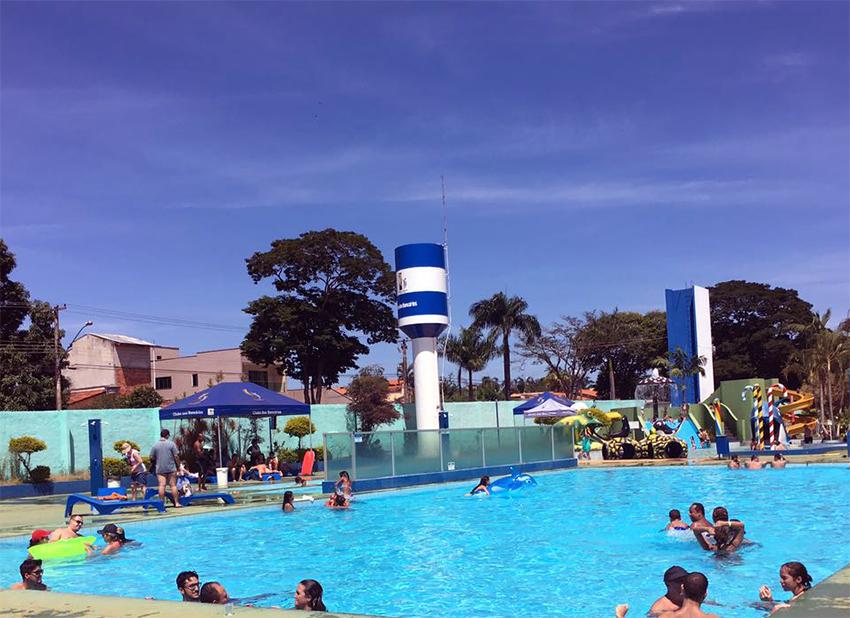 Clima seco é convite para o parque aquático do Clube dos Bancários -  Sindicato dos Bancários no Estado de Goiás