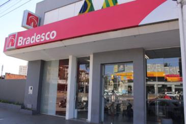 Ag�ncia Pra�a Da Biblia, vila Sta. Izabel Goiania foi assaltada por tr�s homens armados